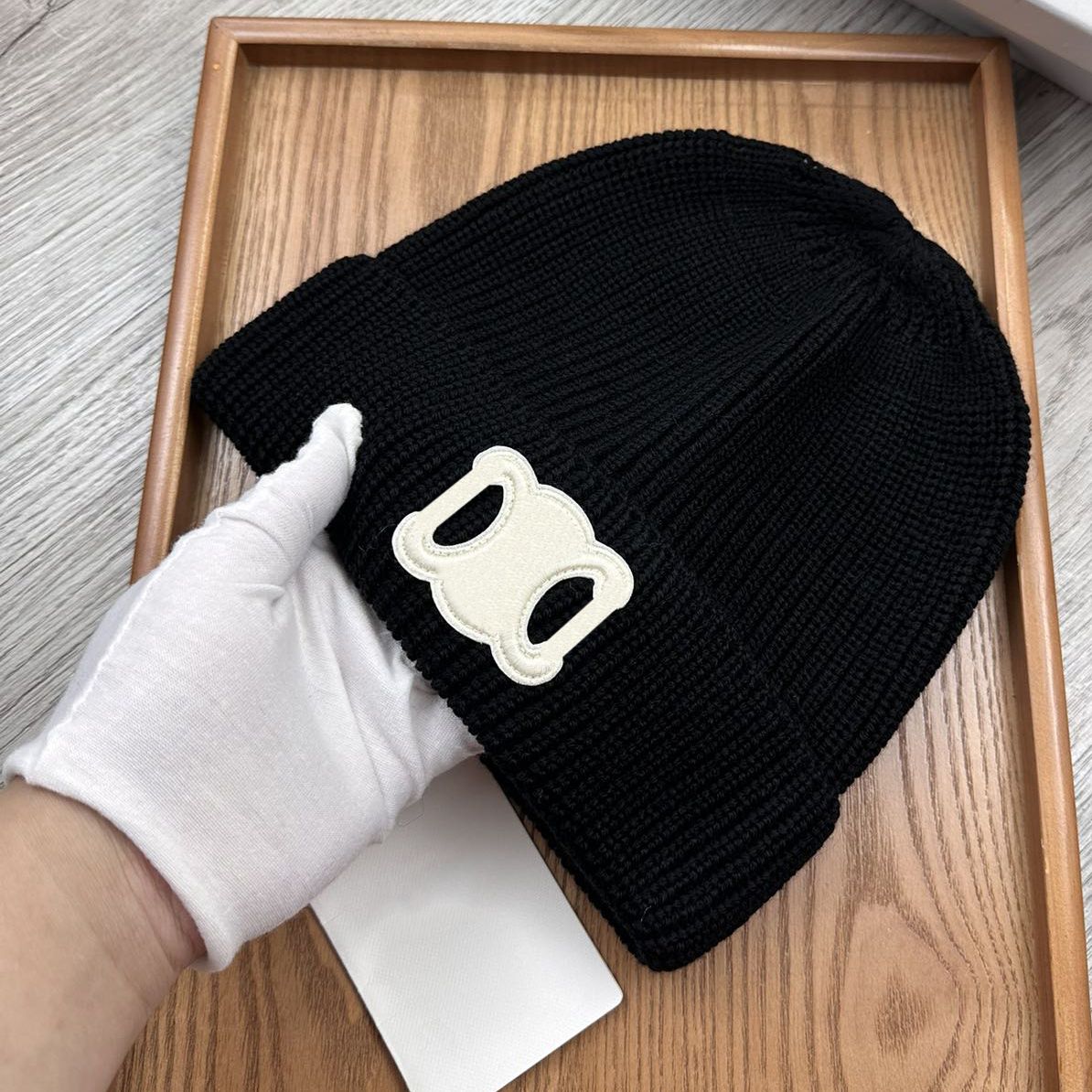 2026 TOP designer beanie good material embroidery Luxury Knitted Hat Classic UNISEX trend autumn winter Elegance versatile temperament Casual fashion very nice - 2 of 5