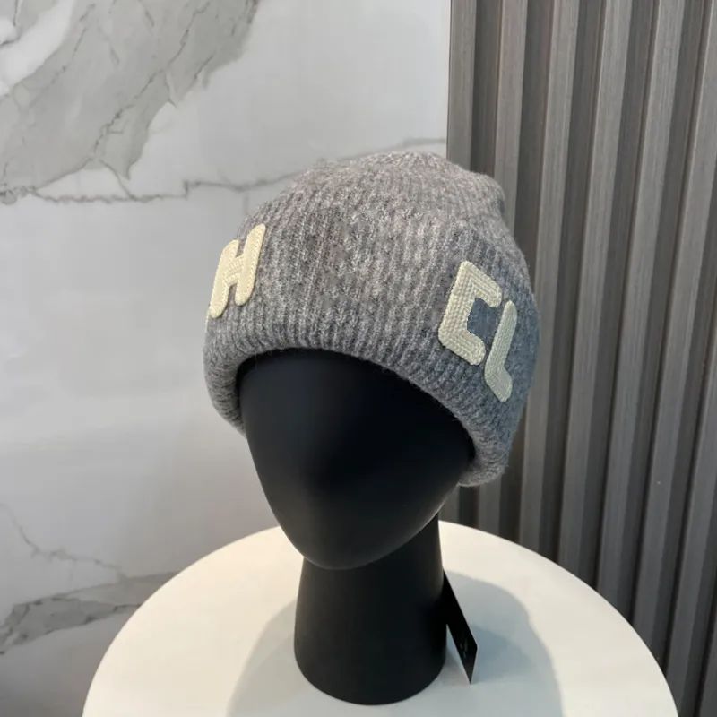 Womens Designer Beanies Winter Autumn Mens Wool Bonnet Luxury Warm Fitted Double Letters Soft Cashmere Street Fashion Beanie Hats nice - 4 of 7