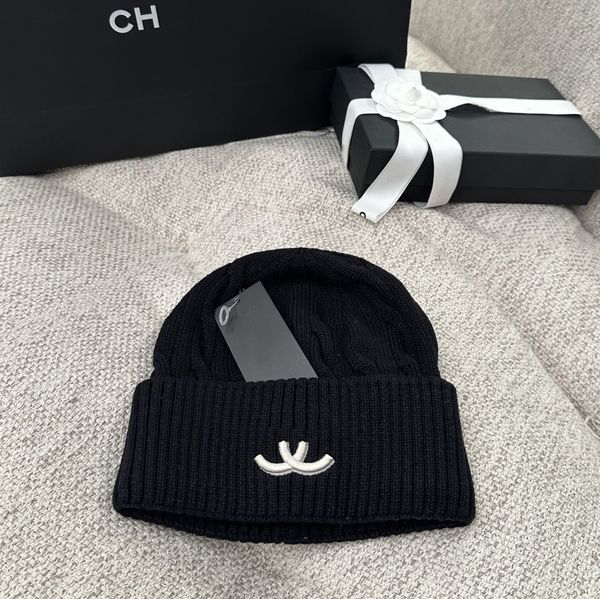 Winter knitted beanie Designer cap fashionable bonnet dressy autumn hats for men skull outdoor womens hat cappelli travel skiing wholesale price Knitted 2026 - luxurygoodsales